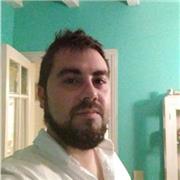 Graduado en Bellas artes imparte clases de dibujos y pintura.